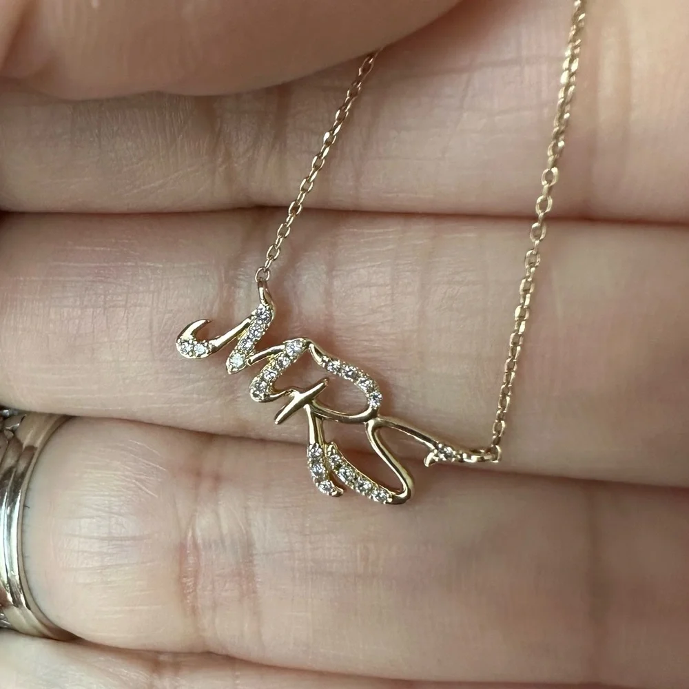 🎉Sale🎉Mrs. 14kt necklace - Picture 2 of 9